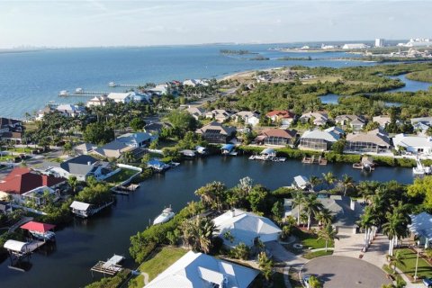 House in Apollo Beach, Florida 3 bedrooms, 202.53 sq.m. № 2204867 - photo 16