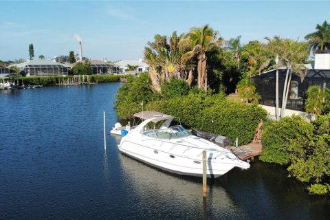 House in Apollo Beach, Florida 3 bedrooms, 202.53 sq.m. № 2204867 - photo 20
