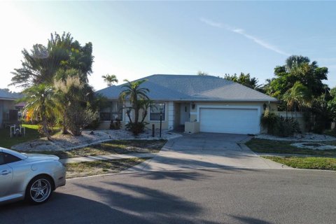 House in Apollo Beach, Florida 3 bedrooms, 202.53 sq.m. № 2204867 - photo 26
