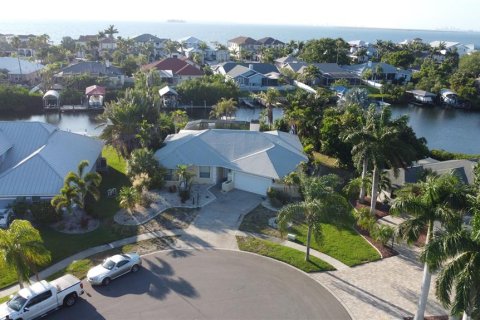 House in Apollo Beach, Florida 3 bedrooms, 202.53 sq.m. № 2204867 - photo 4