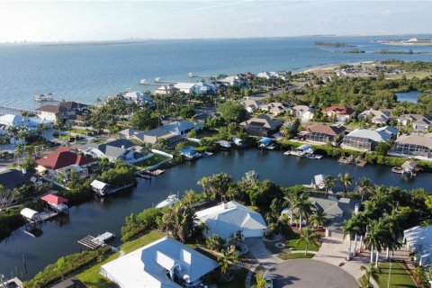 House in Apollo Beach, Florida 3 bedrooms, 202.53 sq.m. № 2204867 - photo 17