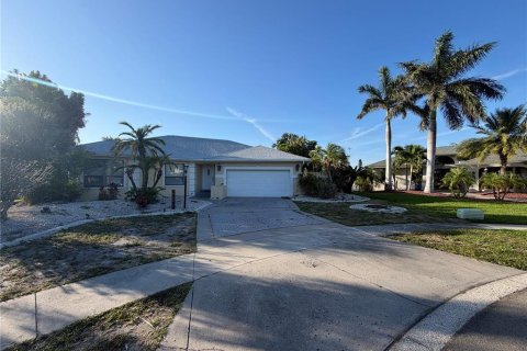 House in Apollo Beach, Florida 3 bedrooms, 202.53 sq.m. № 2204867 - photo 30