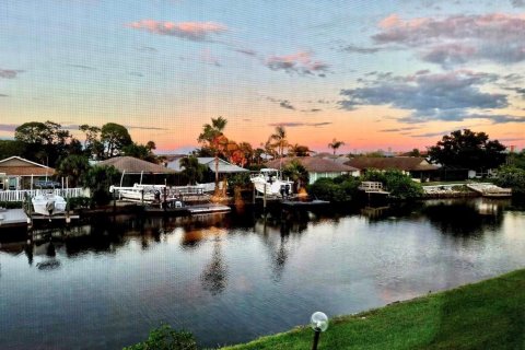 Condo in New Port Richey, Florida, 1 bedroom № 2207752