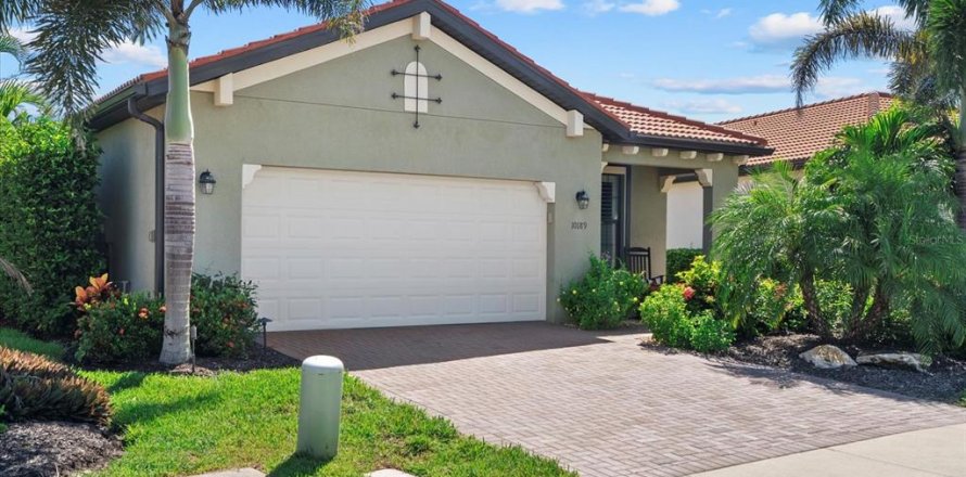 House in Venice, Florida 2 bedrooms, 177.16 sq.m. № 1904996