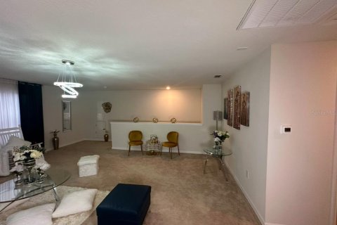 House in Davenport, Florida 4 bedrooms, 275.55 sq.m. № 1911203 - photo 13