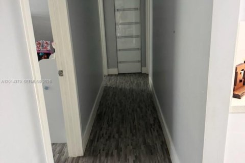 Condominio en Miami, Florida, 2 dormitorios  № 2076413