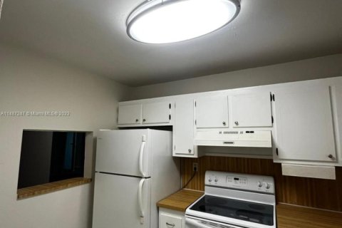 Condo in Sunrise, Florida, 2 bedrooms  № 1868088 - photo 30