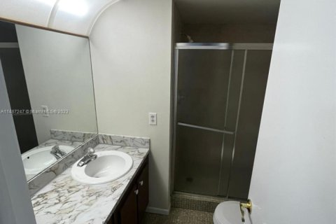 Condo in Sunrise, Florida, 2 bedrooms  № 1868088 - photo 16