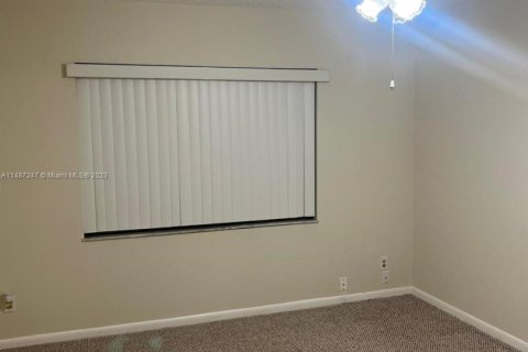 Condo in Sunrise, Florida, 2 bedrooms  № 1868088 - photo 17