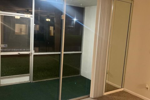 Condo in Sunrise, Florida, 2 bedrooms  № 1868088 - photo 18