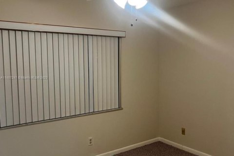 Condo in Sunrise, Florida, 2 bedrooms  № 1868088 - photo 24