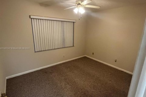 Condo in Sunrise, Florida, 2 bedrooms  № 1868088 - photo 12