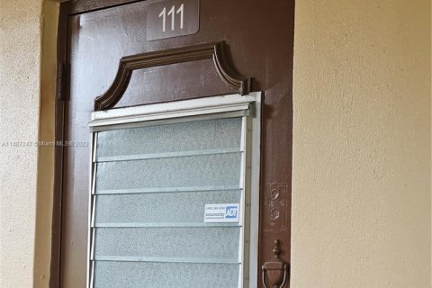 Condo in Sunrise, Florida, 2 bedrooms  № 1868088 - photo 2