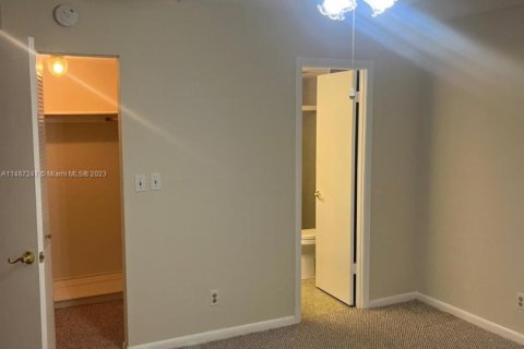 Condo in Sunrise, Florida, 2 bedrooms  № 1868088 - photo 8