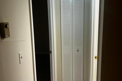 Condo in Sunrise, Florida, 2 bedrooms  № 1868088 - photo 3