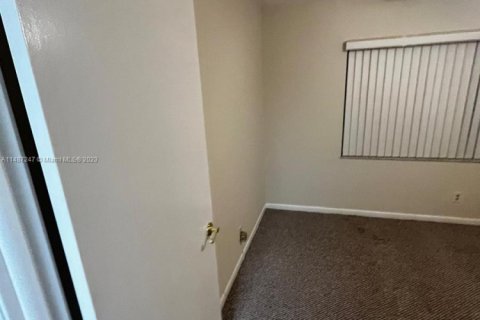 Condo in Sunrise, Florida, 2 bedrooms  № 1868088 - photo 10