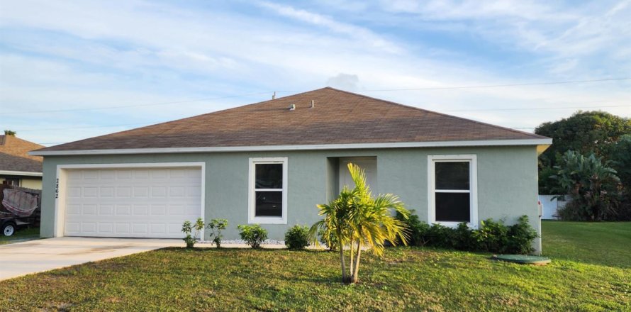 House in Port St. Lucie, Florida 4 bedrooms, 166.85 sq.m. № 2387181