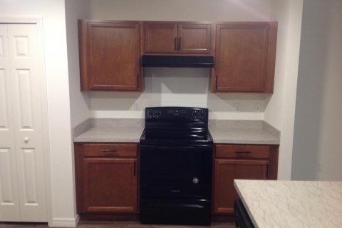 House in Port St. Lucie, Florida 4 bedrooms, 166.85 sq.m. № 2387181 - photo 3