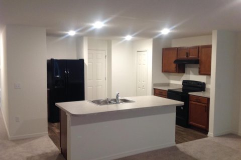 House in Port St. Lucie, Florida 4 bedrooms, 166.85 sq.m. № 2387181 - photo 2