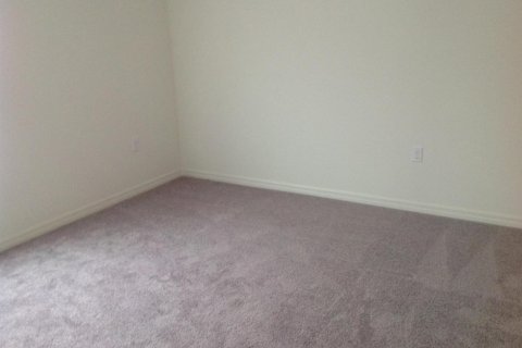 House in Port St. Lucie, Florida 4 bedrooms, 166.85 sq.m. № 2387181 - photo 13