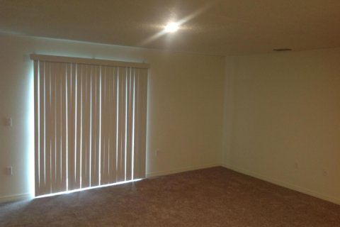 House in Port St. Lucie, Florida 4 bedrooms, 166.85 sq.m. № 2387181 - photo 8