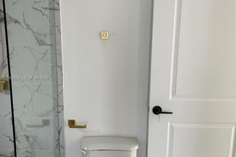 Apartamento en alquiler en Miami, Florida, 2 dormitorios, 87.51 m2 № 2055423 - foto 13