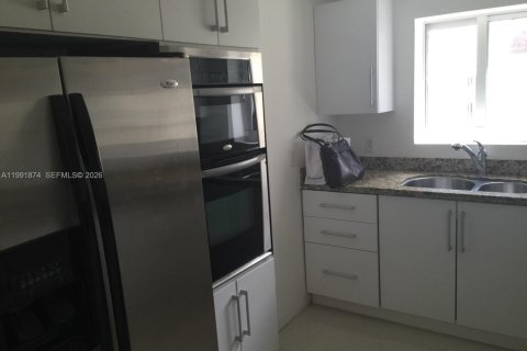 Apartamento en alquiler en Miami, Florida, 2 dormitorios, 87.51 m2 № 2055423 - foto 4