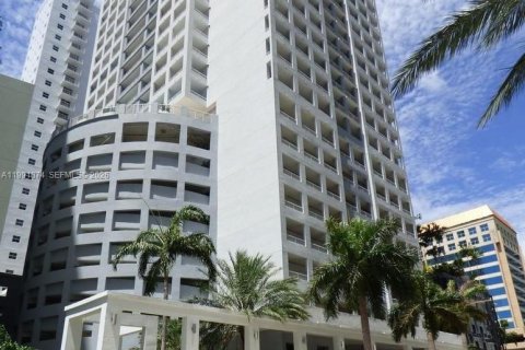 Apartamento en alquiler en Miami, Florida, 2 dormitorios, 87.51 m2 № 2055423 - foto 3