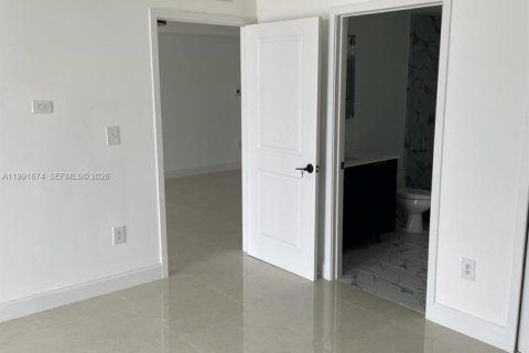 Apartamento en alquiler en Miami, Florida, 2 dormitorios, 87.51 m2 № 2055423 - foto 9