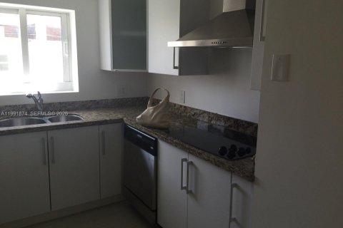 Apartamento en alquiler en Miami, Florida, 2 dormitorios, 87.51 m2 № 2055423 - foto 8