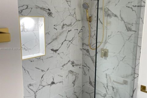 Apartamento en alquiler en Miami, Florida, 2 dormitorios, 87.51 m2 № 2055423 - foto 18