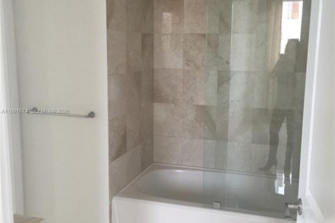 Apartamento en alquiler en Miami, Florida, 2 dormitorios, 87.51 m2 № 2055423 - foto 5