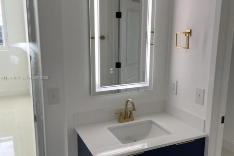 Apartamento en alquiler en Miami, Florida, 2 dormitorios, 87.51 m2 № 2055423 - foto 17