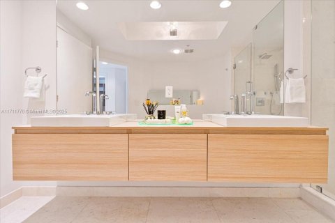 Condominio en venta en North Miami Beach, Florida, 2 dormitorios, 156.26 m2 № 1468537 - foto 19