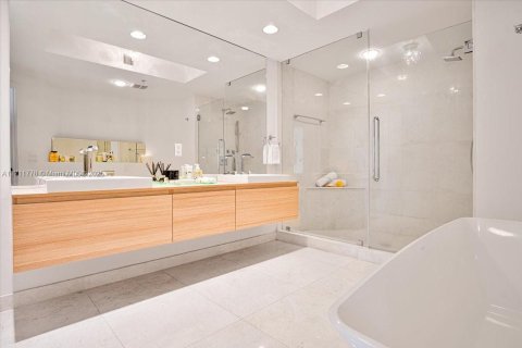 Condominio en venta en North Miami Beach, Florida, 2 dormitorios, 156.26 m2 № 1468537 - foto 18