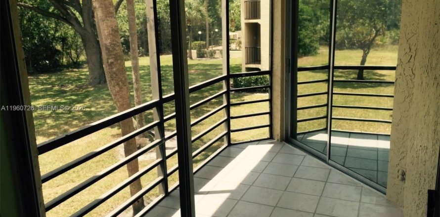 Condominio en Coral Springs, Florida, 2 dormitorios № 2027655
