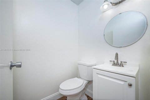 Townhouse in Miami, Florida 3 bedrooms, 122.54 sq.m. № 1952329 - photo 11