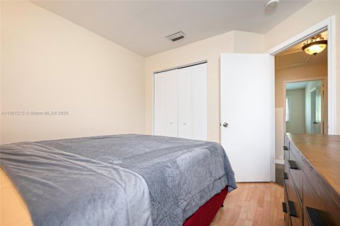 Townhouse in Miami, Florida 3 bedrooms, 122.54 sq.m. № 1952329 - photo 25