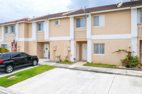 Townhouse in Miami, Florida 3 bedrooms, 122.54 sq.m. № 1952329 - photo 2
