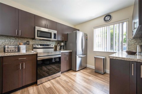 Townhouse in Miami, Florida 3 bedrooms, 122.54 sq.m. № 1952329 - photo 8