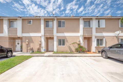 Townhouse in Miami, Florida 3 bedrooms, 122.54 sq.m. № 1952329 - photo 1