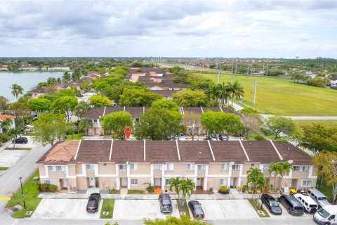 Townhouse in Miami, Florida 3 bedrooms, 122.54 sq.m. № 1952329 - photo 3