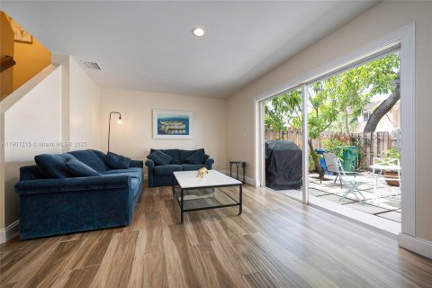 Townhouse in Miami, Florida 3 bedrooms, 122.54 sq.m. № 1952329 - photo 16