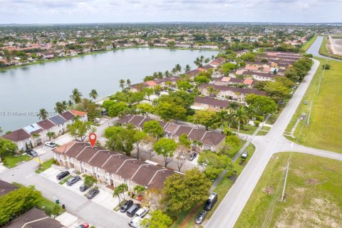 Townhouse in Miami, Florida 3 bedrooms, 122.54 sq.m. № 1952329 - photo 5