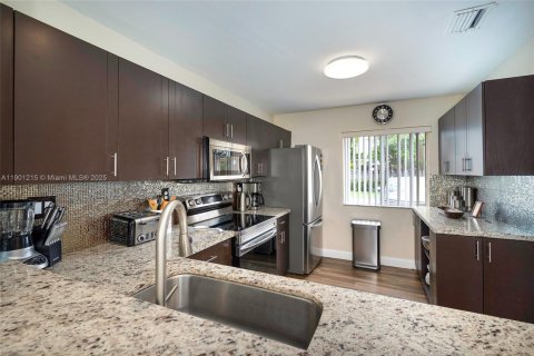 Townhouse in Miami, Florida 3 bedrooms, 122.54 sq.m. № 1952329 - photo 9
