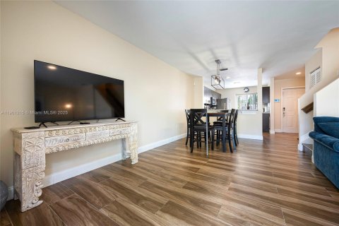 Townhouse in Miami, Florida 3 bedrooms, 122.54 sq.m. № 1952329 - photo 15