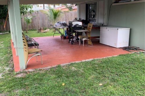 House in Miami, Florida 3 bedrooms, 146.6 sq.m. № 1995628 - photo 6