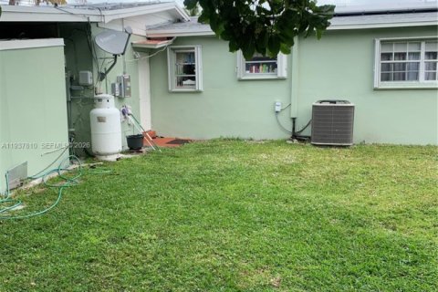 House in Miami, Florida 3 bedrooms, 146.6 sq.m. № 1995628 - photo 7