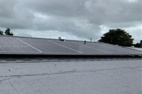 House in Miami, Florida 3 bedrooms, 146.6 sq.m. № 1995628 - photo 8