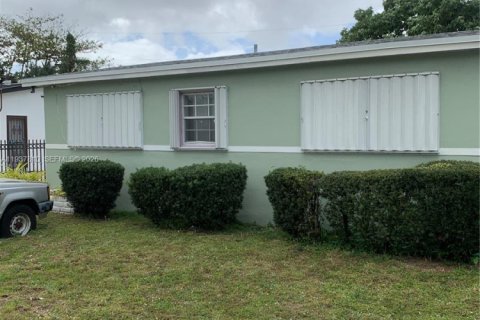 House in Miami, Florida 3 bedrooms, 146.6 sq.m. № 1995628 - photo 9